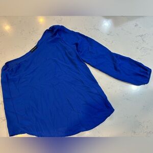 Women’s single sleeve blue top